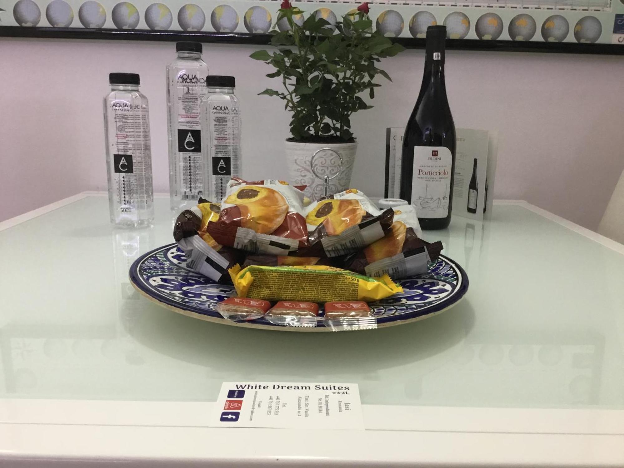 White Dream Suites ヤシ エクステリア 写真